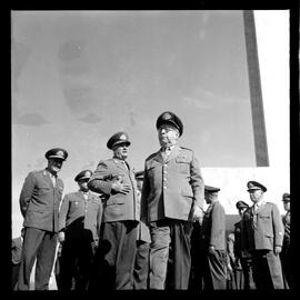 Fotografia "Visita do Ministro da Guerra ao Monumento dos Pracinhas" ([Local n/d] , [Data n/d]) [negativo]. / Fotógrafo(a): Ferreira.  -- ITEM-0001.