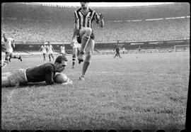 Fotografia "Futebol - R.J. (Campeonato Carioca - Jogo Botafogo x Fluminense), Seção: Esportes" ([Local n/d] , [Data n/d]) [negativo]. / Fotógrafo(a): Equipe.  -- ITEM-0131.