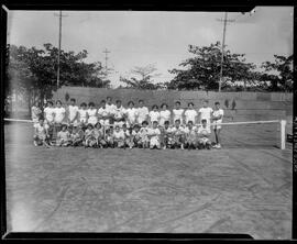 Fotografia "Esporte - Tênis" ([Local n/d] , [Data n/d]) [negativo]. / Fotógrafo(a): Ângelo.  -- ITEM-0006.