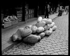 Fotografia "Mercado Municipal, Reportagem Geral" ([Local n/d] , [Data n/d]) [negativo]. / Fotógrafo(a): Equipe.  -- ITEM-0011.