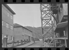 Fotografia "Rep. pelo SUL DO BRASIL (ESPECIAL); 'REPORTAGEM ESPECIAL DE 'UH' 'CONTRABANDO DE ARMAS, Em S. PAULO, SANTA CATARINA, RIO GRANDE DO SUL ETC...' Reportagem feita pela equipe de 'UH'), Reportagem de Amado Ribeiro" ([Local n/d] , 1963) [negativo]. / Fotógrafo(a): Paulo Reis.  -- ITEM-0107.