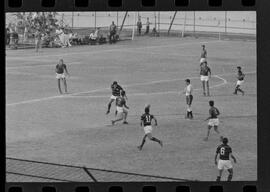 Fotografia "Campeonato Carioca de Profissionais de 63 (1° Turno) Esporte - jogo Fluminense (1 x 0) Bonsucesso" ([Local n/d] , 1963) [negativo]. / Fotógrafo(a): Democrito.  -- ITEM-0058.