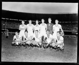 Fotografia "Futebol - R.J. (Equipe do Fluminense, 1952), Seção: Esportes" ([Local n/d] , 1952) [negativo]. / Fotógrafo(a): Equipe.  -- ITEM-0070.