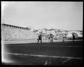 Fotografia "Esporte em São Paulo" ([Local n/d] , 1951) [negativo]. / Fotógrafo(a): Contursi.  -- ITEM-0011.