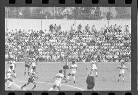 Fotografia "Campeonato Carioca de Profissionais de 63 (1° Turno) Esporte - jogo Fluminense (1 x 0) Bonsucesso" ([Local n/d] , 1963) [negativo]. / Fotógrafo(a): Democrito.  -- ITEM-0021.