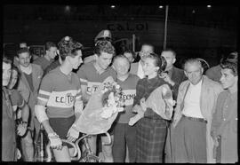 Fotografia "Futebol - R.J. (Equipe do Fluminense, 1952), Seção: Esportes" ([Local n/d] , 1952) [negativo]. / Fotógrafo(a): Equipe.  -- ITEM-0064.