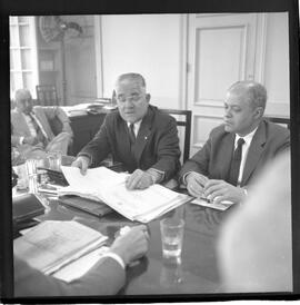 Fotografia "Comissão Parlamentar que Investiga Organismo de Pressão ao Congresso' CPI - Inquérito do Gral. Magessi. (Augusto da Cunha Magessi Pereira), Reportagem de Sonia" ([Local n/d] , 1963) [negativo]. / Fotógrafo(a): André.  -- ITEM-0004.