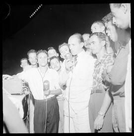 Fotografia "Seleção Brasileira de Futebol - 1952 (treino), Seção: Reportagem Geral" ([Local n/d] , 1952) [negativo]. / Fotógrafo(a): Equipe.  -- ITEM-0001.