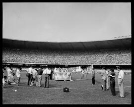 Fotografia "Futebol - Flamengo x Fluminense" ([Local n/d] , [Data n/d]) [negativo]. / Fotógrafo(a): Ângelo e Adir.  -- ITEM-0006.