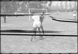 Fotografia "Futebol, treino do Selecionado Brasileiro no Chile" ([Local n/d] , [Data n/d]) [negativo]. / Fotógrafo(a): [Autoria n/d].  -- ITEM-0031.