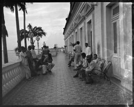 Fotografia "Crise política no Maranhão. O ministro da justiça Francisco Negrão de Lima pacifica a crise política no Maranhão, Reportagem Geral" ([Local n/d] , [Data n/d]) [negativo]. / Fotógrafo(a): Rodrigues.  -- ITEM-0006.