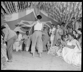 Fotografia "Macumba - Joãozinho da Caméia" ([Local n/d] , [Data n/d]) [negativo]. / Fotógrafo(a): José Casal.  -- ITEM-0004.