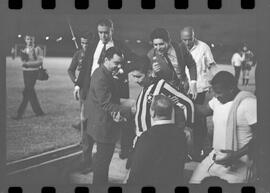 Fotografia "Futebol; 'FUTEBOL = LIBERTADORES DAS AMÉRICAS' Botafogo x Alianza de Lima (2 x 1) (Fases do jogo realizado no Maracanã)" ([Local n/d] , 1963) [negativo]. / Fotógrafo(a): Demócrito.  -- ITEM-0055.