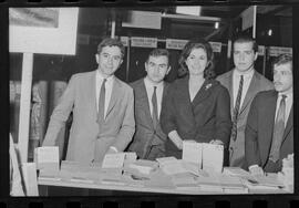 Fotografia "FESTIVAL BRASILEIRO DE ESCRITORES' FESTIVAL DE ESCRITTORES [ESCRITORES] (Preparativos) Com a presença do escritor Viriato Corrêa)" ([Local n/d] , 1963) [negativo]. / Fotógrafo(a): Pedro; Venê.  -- ITEM-0023.