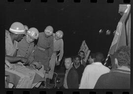 Fotografia "Conflitos' Conflitos - Passeatas - Polícia militar agride povo na Leopoldina - á favor das reformas de bases" ([Local n/d] , 1963) [negativo]. / Fotógrafo(a): Paulo; Venê; André; Alvaro; Pinto.  -- ITEM-0060.