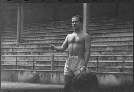 Fotografia "Futebol - R.J. (Equipe do Fluminense, 1952), Seção: Esportes" ([Local n/d] , 1952) [negativo]. / Fotógrafo(a): Equipe.  -- ITEM-0016.