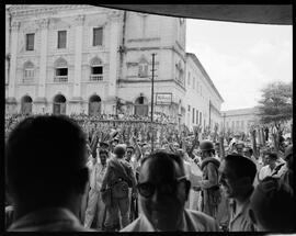 Fotografia "Crise política no Maranhão. O ministro da justiça Francisco Negrão de Lima pacifica a crise política no Maranhão, Reportagem Geral" ([Local n/d] , [Data n/d]) [negativo]. / Fotógrafo(a): Rodrigues.  -- ITEM-0021.