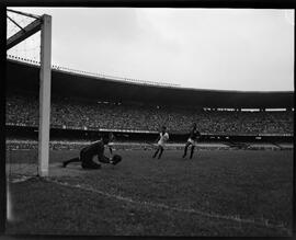 Fotografia "Futebol - América x Fluminense" ([Local n/d] , [Data n/d]) [negativo]. / Fotógrafo(a): Domingos.  -- ITEM-0012.