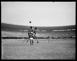 Fotografia "Esporte - Futebol América x Botafogo" ([Local n/d] , [Data n/d]) [negativo]. / Fotógrafo(a): Ângelo.  -- ITEM-0003.