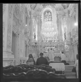 Fotografia "MISSAS' Missa de Accção [Ação] de Graça na Cruz dos Militares, Reportagem de Areias" ([Local n/d] , 1963) [negativo]. / Fotógrafo(a): Méra.  -- ITEM-0001.