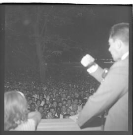 Fotografia "COMANDO GERAL DOS TRABALHADORES' (CGT) Comício da CGT com a presença do deputado Bocayuva Cunha), Reportagem de Antonio Carlos" ([Local n/d] , 1963) [negativo]. / Fotógrafo(a): Paulo André.  -- ITEM-0002.