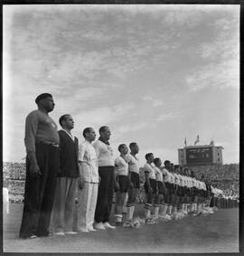 Fotografia "Futebol - Chile (diversos jogos no Brasil), Esportes" ([Local n/d] , [Data n/d]) [negativo]. / Fotógrafo(a): Manzon.  -- ITEM-0021.