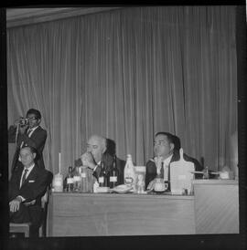 Fotografia "CONFEDERAÇÃO RURAL BRASILEIRA' Reunião na Confederação Rural Brasileira, Reportagem de Nelson Silva" ([Local n/d] , 1963) [negativo]. / Fotógrafo(a): Méra.  -- ITEM-0004.