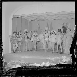 Fotografia "Reportagem nos teatros cariocas, Reportagem Geral" ([Local n/d] , [Data n/d]) [negativo]. / Fotógrafo(a): Equipe.  -- ITEM-0011.