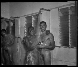 Fotografia "Esporte - Futebol, Jogos do dia 16 de dezembro de 1951" ([Local n/d] , 1951) [negativo]. / Fotógrafo(a): Equipe.  -- ITEM-0010.