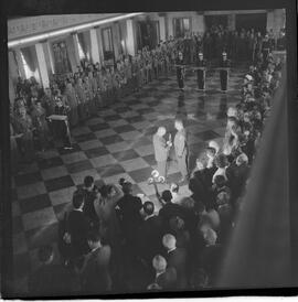 Fotografia "Ministério da Guerra' Entrega de Espadas aos novos generais. Alfredo Pinheiro, Joaquim de Melo Camarinha, Napoleão Nobre e Luis Lopes de Miranda etc...com a presença do Gal. José Machado Lopes), Reportagem de Sonia" ([Local n/d] , 1963) [negativo]. / Fotógrafo(a): Rodolpho.  -- ITEM-0004.