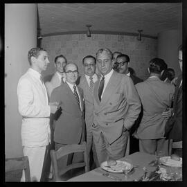 Fotografia "Banquete de 'Última Hora' em homenagem ao Vasco da Gama e Ademar Ferreira da Silva" ([Local n/d] , [Data n/d]) [negativo]. / Fotógrafo(a): Demócrito e Estrela.  -- ITEM-0007.