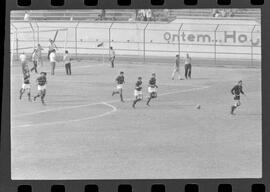 Fotografia "Campeonato Carioca de Profissionais de 63 (1° Turno) Esporte - jogo Fluminense (1 x 0) Bonsucesso" ([Local n/d] , 1963) [negativo]. / Fotógrafo(a): Democrito.  -- ITEM-0084.