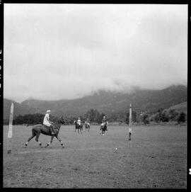 Fotografia "Golfe - Rio de Janeiro (em geral), Reportagem Geral" ([Local n/d] , [Data n/d]) [negativo]. / Fotógrafo(a): Equipe.  -- ITEM-0003.