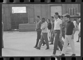 Fotografia "Concentração do Vasco da Gama e Fluminense, Reportagem de Esporte" ([Local n/d] , 1963) [negativo]. / Fotógrafo(a): Demócrito.  -- ITEM-0002.