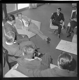 Fotografia "BSB; Brasília - Assembléia - Jango c/ deputados do Psd - Comissão de Inquérito - IBAD Leonel Brizola" ([Local n/d] , 1963) [negativo]. / Fotógrafo(a): Neville.  -- ITEM-0001.