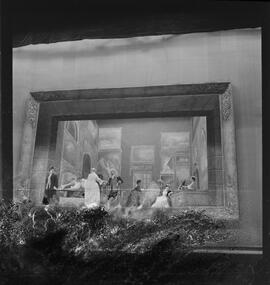 Fotografia "Teatro - Cenas de peças ('Cena Rega'), Reportagem Geral" ([Local n/d] , [Data n/d]) [negativo]. / Fotógrafo(a): Jean Manzon.  -- ITEM-0080.