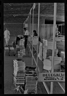 Fotografia "FESTIVAL BRASILEIRO DE ESCRITORES' FESTIVAL DE ESCRITTORES [ESCRITORES] (Preparativos) Com a presença do escritor Viriato Corrêa)" ([Local n/d] , 1963) [negativo]. / Fotógrafo(a): Pedro; Venê.  -- ITEM-0028.