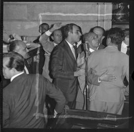 Fotografia "DISCURSO DEP. GAMA FILHO; 'ASSEMBLÉIA LEGISLATIVA' Discurso do Deputado Gama Filho na tribuna da Assembléia Legislativa" ([Local n/d] , 1963) [negativo]. / Fotógrafo(a): Luiz Santos.  -- ITEM-0011.