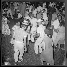 Fotografia "Carnaval - Pernambuco (em geral) 1952" ([Local n/d] , 1952) [negativo]. / Fotógrafo(a): Equipe.  -- ITEM-0004.