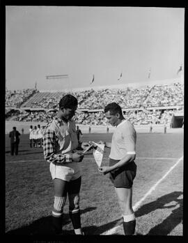 Fotografia "Futebol - Chile" ([Local n/d] , [Data n/d]) [negativo]. / Fotógrafo(a): [Autoria n/d].  -- ITEM-0013.