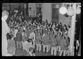 Fotografia "Conflitos' Conflitos - Passeatas - Polícia militar agride povo na Leopoldina - á favor das reformas de bases" ([Local n/d] , 1963) [negativo]. / Fotógrafo(a): Paulo; Venê; André; Alvaro; Pinto.  -- ITEM-0015.