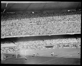 Fotografia "Esporte - Futebol / Vasco x Sporting" ([Local n/d] , [Data n/d]) [negativo]. / Fotógrafo(a): Equipe.  -- ITEM-0011.