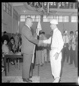 Fotografia "1- Páscoa dos surdos-mudos; 2- Reunião das Instituições de Previdência; 3- Condecoração de patrulheiros-mirins, [Reportagem?] com Celso Figueiredo" ([Local n/d] , [Data n/d]) [negativo]. / Fotógrafo(a): Orlando.  -- ITEM-0007.