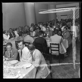 Fotografia "Banquete oferecido por 'UH' em homenagem aos campeões do Super-super, Clube de Regatas Vasco da Gama" ([Local n/d] , [Data n/d]) [negativo]. / Fotógrafo(a): Demócrito.  -- ITEM-0022.