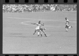 Fotografia "Campeonato Carioca de Profissionais de 63 (1° Turno) Esporte - jogo Fluminense (1 x 0) Bonsucesso" ([Local n/d] , 1963) [negativo]. / Fotógrafo(a): Democrito.  -- ITEM-0049.