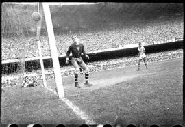 Fotografia "Futebol - R.J. (Campeonato Carioca - Jogo Botafogo x Fluminense), Seção: Esportes" ([Local n/d] , [Data n/d]) [negativo]. / Fotógrafo(a): Equipe.  -- ITEM-0094.