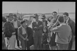 Fotografia "Rep. pelo SUL DO BRASIL (ESPECIAL); 'REPORTAGEM ESPECIAL DE 'UH' 'CONTRABANDO DE ARMAS, Em S. PAULO, SANTA CATARINA, RIO GRANDE DO SUL ETC...' Reportagem feita pela equipe de 'UH'), Reportagem de Amado Ribeiro" ([Local n/d] , 1963) [negativo]. / Fotógrafo(a): Paulo Reis.  -- ITEM-0021.