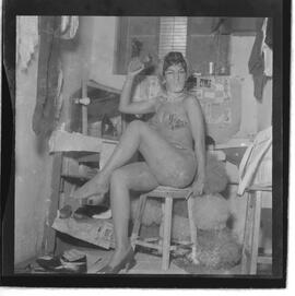 Fotografia " Fofoca' no Teatro Recreio" ([Local n/d] , 1962) [negativo]. / Fotógrafo(a): Méra.  -- ITEM-0004.