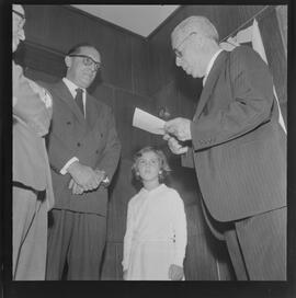 Fotografia "HERBERT MOSES - ANIVERSÁRIO; MOSES.. Herbert.. ANIV. e solenidades na ABI" ([Local n/d] , 1961) [negativo]. / Fotógrafo(a): Ferreira.  -- ITEM-0009.