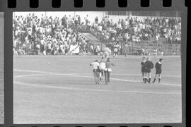 Fotografia "Campeonato Carioca de Profissionais de 63 (1° Turno) Esporte - jogo Fluminense (1 x 0) Bonsucesso" ([Local n/d] , 1963) [negativo]. / Fotógrafo(a): Democrito.  -- ITEM-0003.